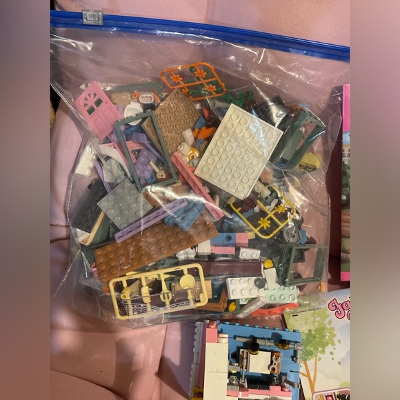 Lego Lot! Cool Ski Resort Building Set along with other legos in ziplock bag - Picture 16 of 16